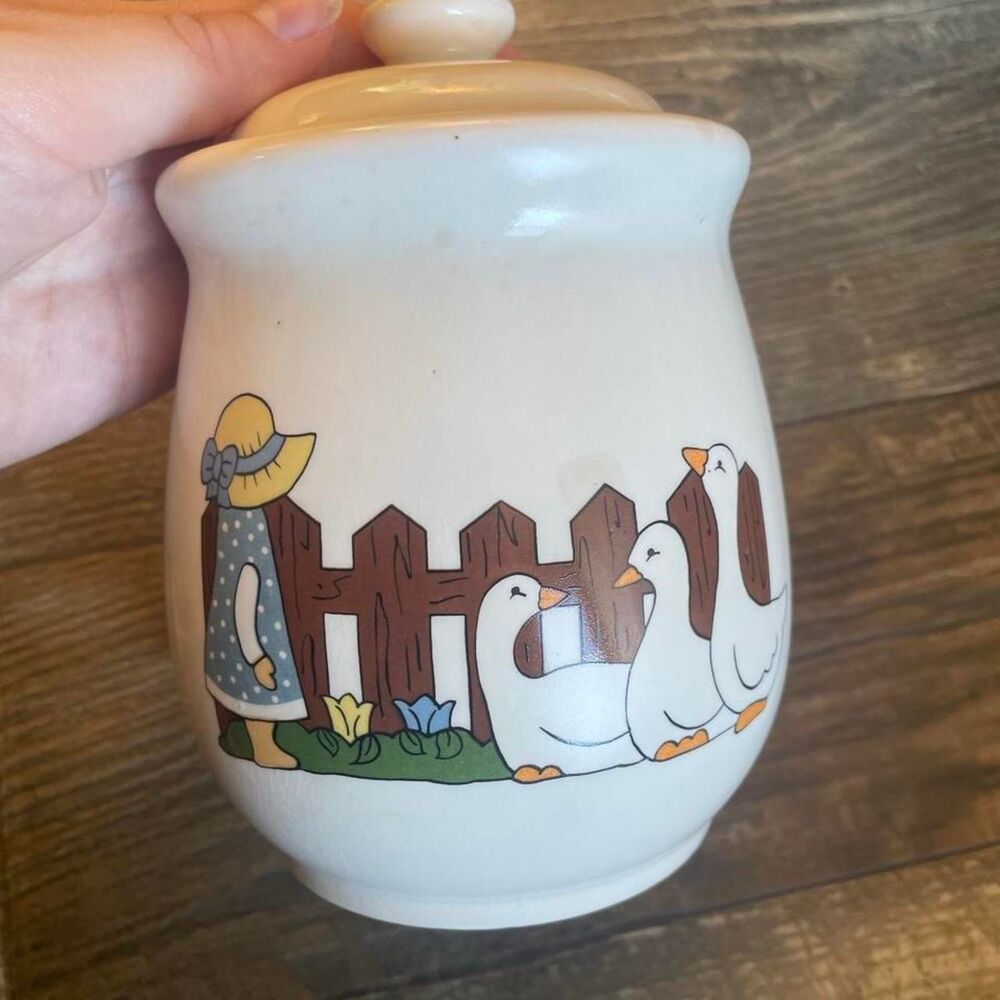 Vintage sun bonnet sue with geese & picket fence Jar